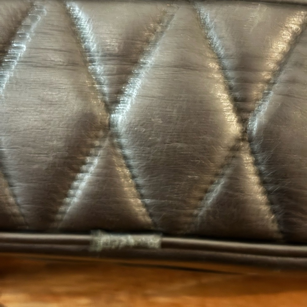 CHANEL Black Leather Shoulder Bag - Picture 7 of 11